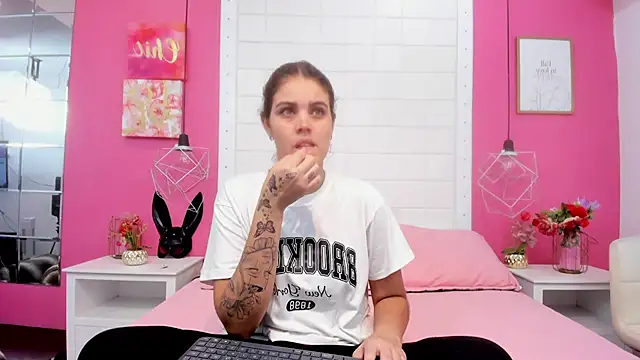Snapshot of isabel_09 chatting on 15, 5, 2026 isabel 09 online show from 15, 5, 2026