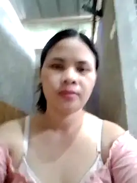 Snapshot of sweet_bella16 chatting on 23, 10, 2025 sweet bella16 online show from 23, 10, 2025