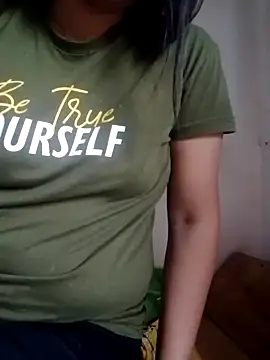 Snapshot of sweet_bella16 chatting on 8, 10, 2025 sweet bella16 online show from 8, 10, 2025