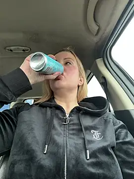 Piccolamonella29 online show from 10, 2, 2026