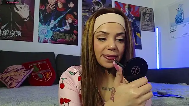 KiraQuinn1 online show from 28, 10, 2025