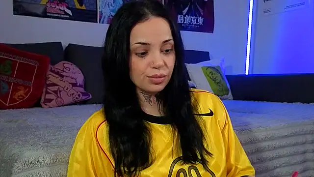 KiraQuinn1 online show from 17, 5, 2026