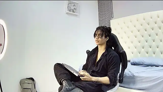 toji luxxer online show from 2, 11, 2025