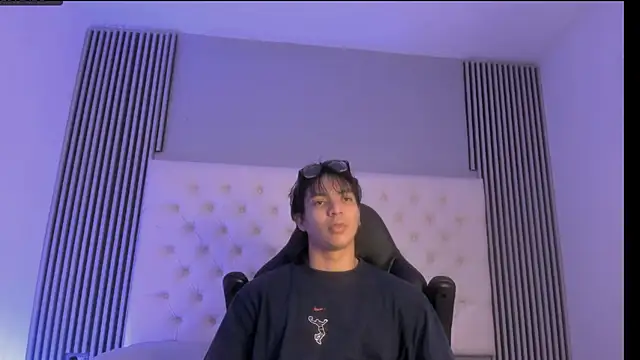 toji luxxer online show from 24, 11, 2025