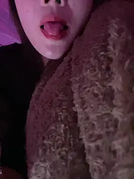 Moon pusy online show from 19, 12, 2025