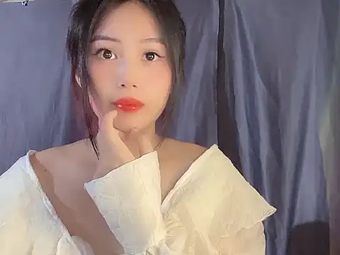 Lyly4757 online show from 12, 10, 2025