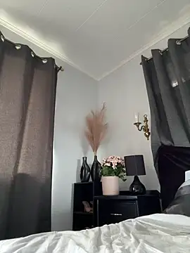 ZoeyJohnson online show from 23, 10, 2025