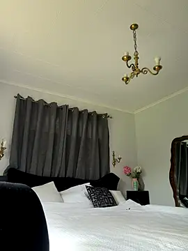 ZoeyJohnson online show from 13, 11, 2025