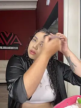 krisstenSantos online show from 6, 10, 2025