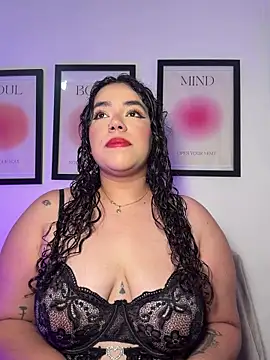 Snapshot of krisstenSantos chatting on 9, 6, 2026 krisstenSantos online show from 9, 6, 2026