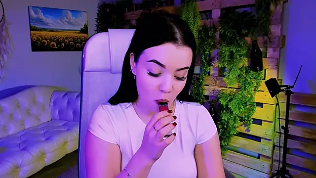 leslierowe  online show from 24, 10, 2025