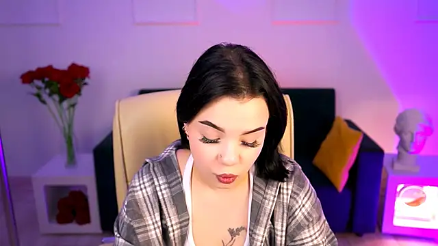 leslierowe  online show from 19, 9, 2025