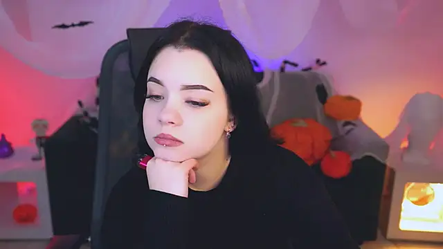 leslierowe  online show from 19, 10, 2025