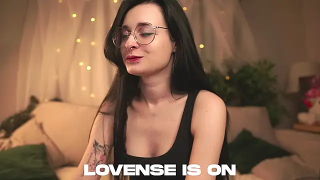 Snapshot of DarcyAspacio chatting on 1, 2, 2026 DarcyAspacio online show from 1, 2, 2026