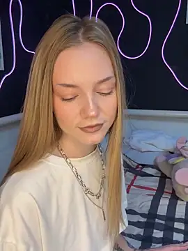 MilaMoone online show from 5, 2, 2026