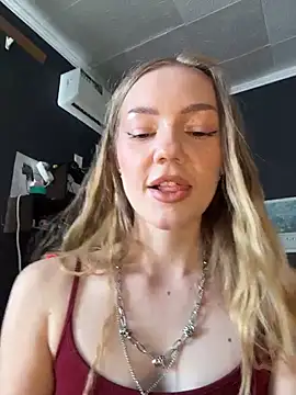 MilaMoone online show from 14, 3, 2026