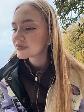 MilaMoone online show from 13, 11, 2025