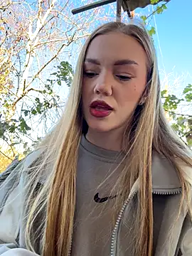 MilaMoone online show from 3, 11, 2025