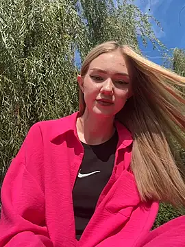 MilaMoone online show from 18, 9, 2025