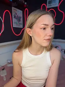 MilaMoone online show from 19, 4, 2026