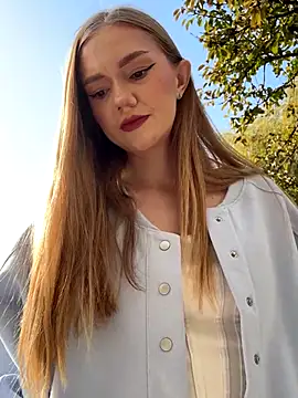 MilaMoone online show from 8, 11, 2025