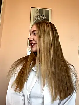 MilaMoone online show from 24, 9, 2025