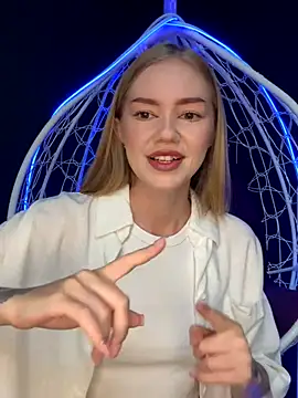 MilaMoone online show from 5, 10, 2025