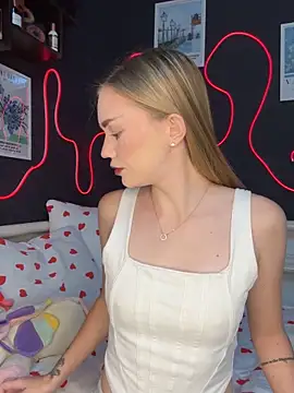 MilaMoone online show from 18, 10, 2025