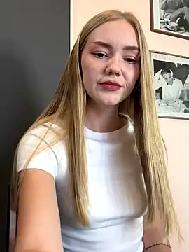 MilaMoone online show from 30, 9, 2025