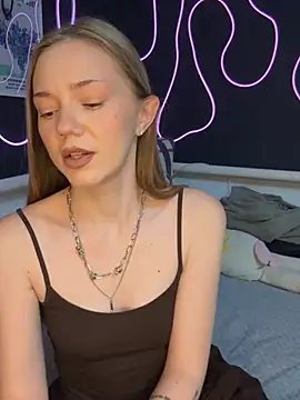 MilaMoone online show from 8, 2, 2026