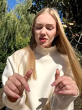 MilaMoone online show from 4, 10, 2025