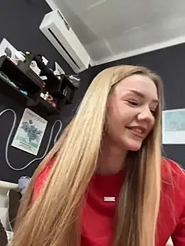 Snapshot of MilaMoone chatting on 24, 5, 2026 MilaMoone online show from 24, 5, 2026