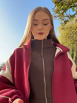 MilaMoone online show from 7, 11, 2025