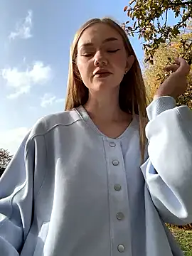 MilaMoone online show from 17, 11, 2025