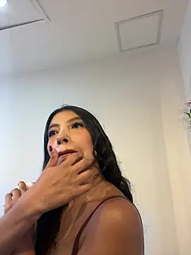 Tiffany Low online show from 27, 6, 2026