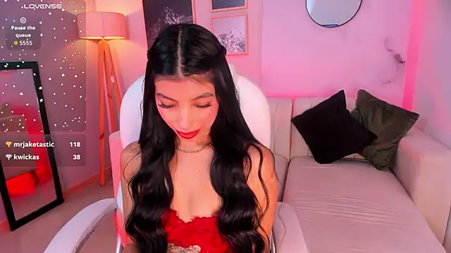 Tiffany Low online show from 14, 2, 2026