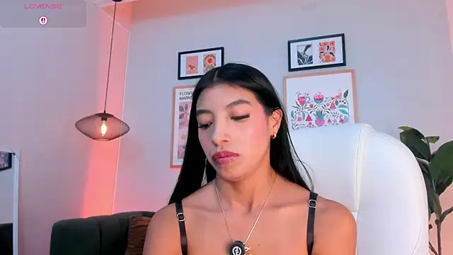 Tiffany Low online show from 19, 7, 2026