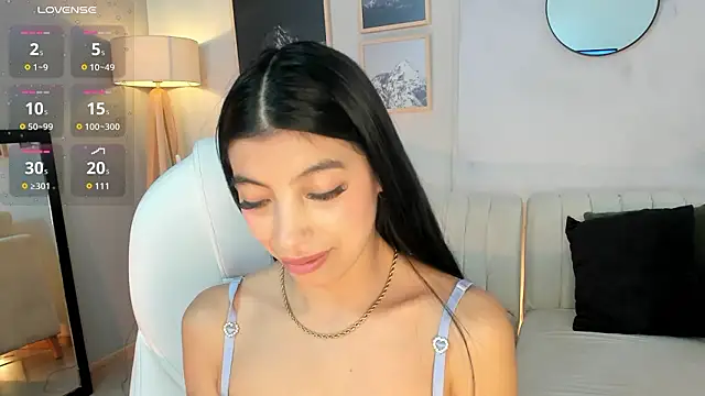 Tiffany Low online show from 26, 2, 2026