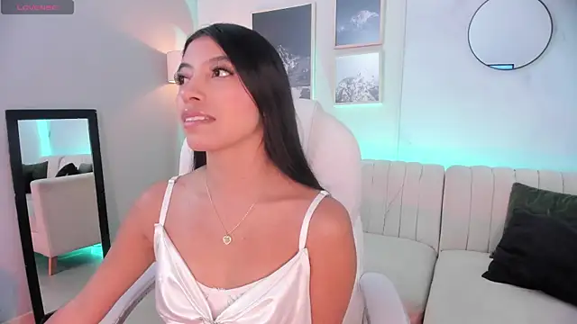 Tiffany Low online show from 26, 11, 2025