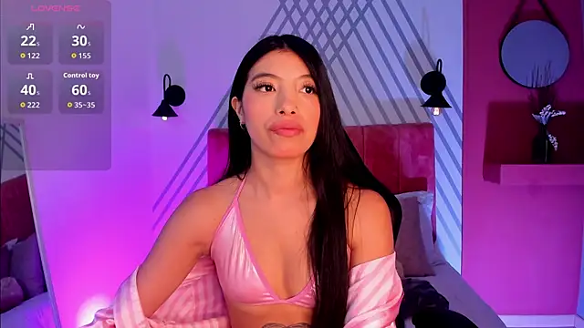 Tiffany Low online show from 25, 9, 2025