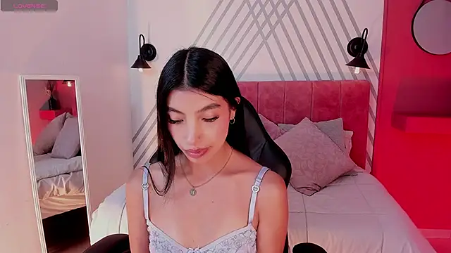 Tiffany Low online show from 30, 4, 2026