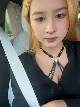 Snapshot of yuki_june chatting on 3, 12, 2025 yuki june online show from 3, 12, 2025