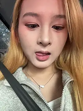 Snapshot of yuki_june chatting on 4, 11, 2025 yuki june online show from 4, 11, 2025