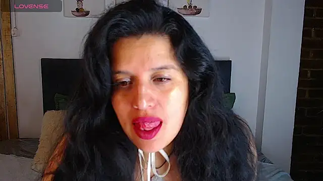 Andrea secret  online show from 6, 11, 2025