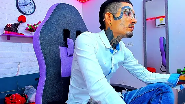 boy tatto777 online show from 25, 9, 2025