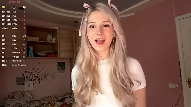 FridaAaberg online show from 10, 10, 2025