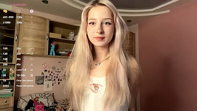 FridaAaberg online show from 15, 10, 2025