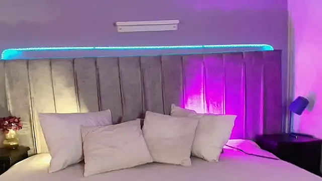 Peytonn Monroe online show from 10, 11, 2025