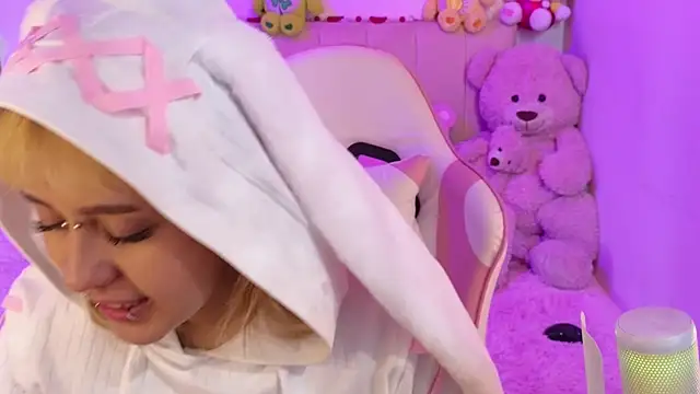 NekoWaifu online show from 4, 3, 2026