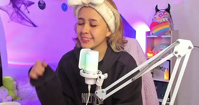 NekoWaifu online show from 4, 10, 2025